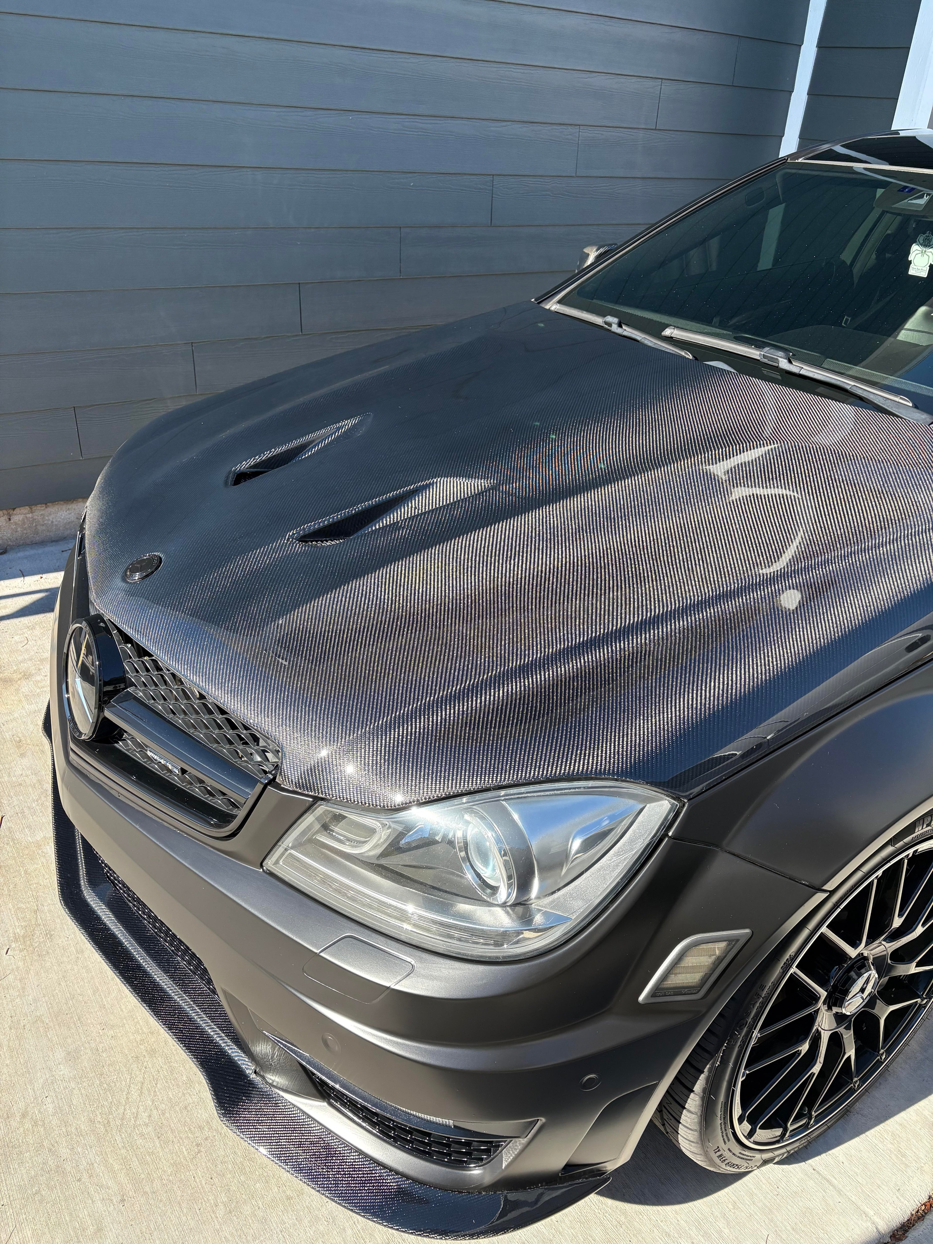 Mercedes Benz AMG C63 W204 2012-2014 - V2 Vented Carbon Fiber Hood