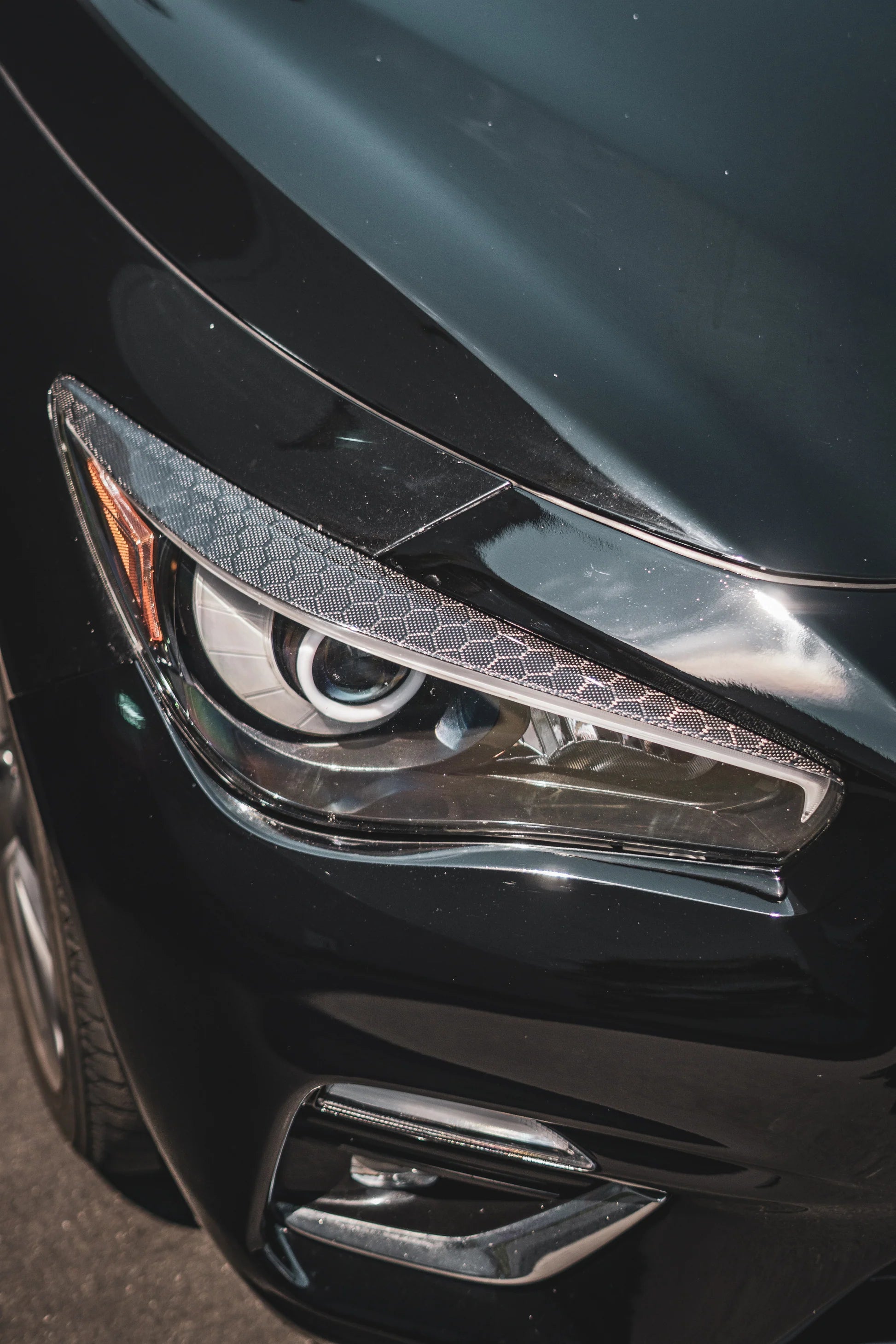 Infiniti Q50/Q60 Carbon Fiber Eyelids - Honeycomb / Forged / Gloss Black